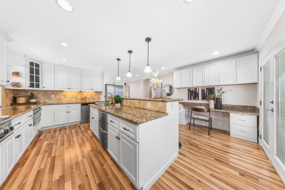 Interior, Kitchen, Pendant Lights, Recessed Lighting, Wood Texture Flooring