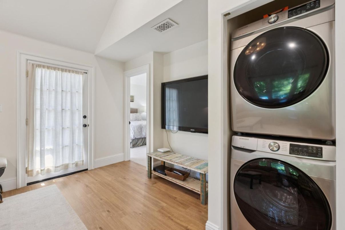 Interior, Utility Closets, Washer, Wood Texture Flooring