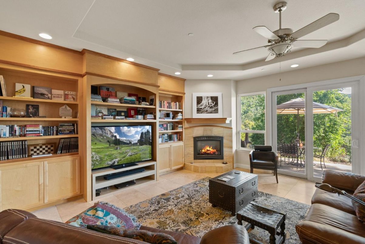Fireplace, Interior, Living room, Recessed Lighting