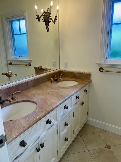 Bathroom, Dual Sink Vanities, Interior