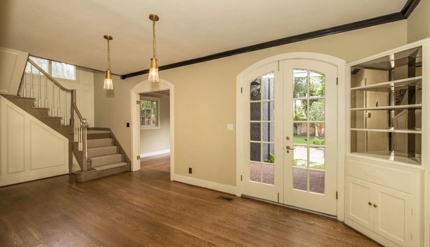 Interior, Pendant Lights, Wood Texture Flooring