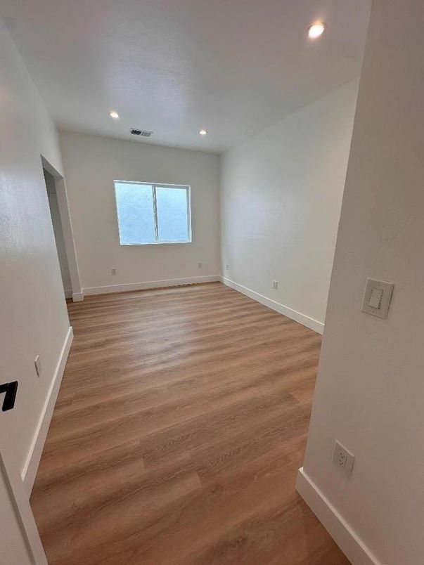 Empty room, Interior, Recessed Lighting, Wood Texture Flooring