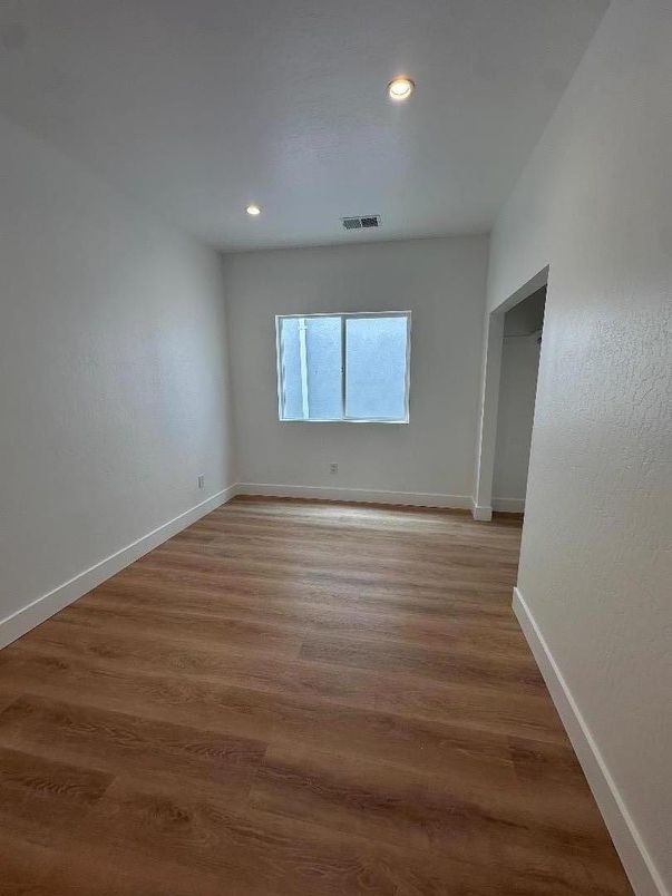 Empty room, Interior, Recessed Lighting, Wood Texture Flooring