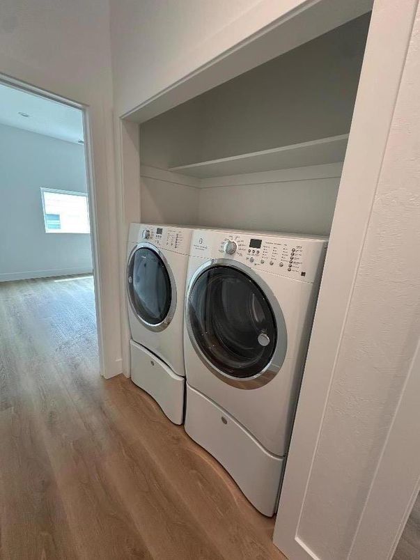 Interior, Utility Closets, Washer, Wood Texture Flooring
