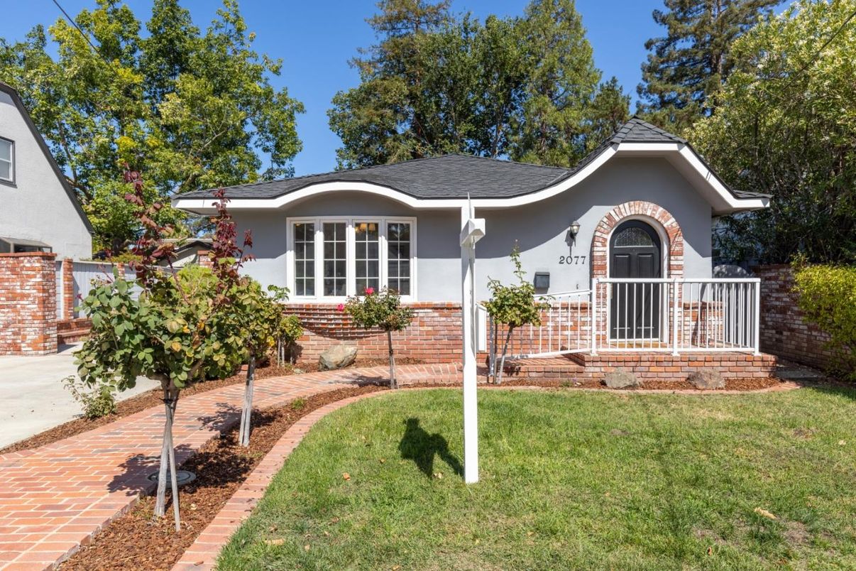 Backyard, Exterior, Facade, Ranch