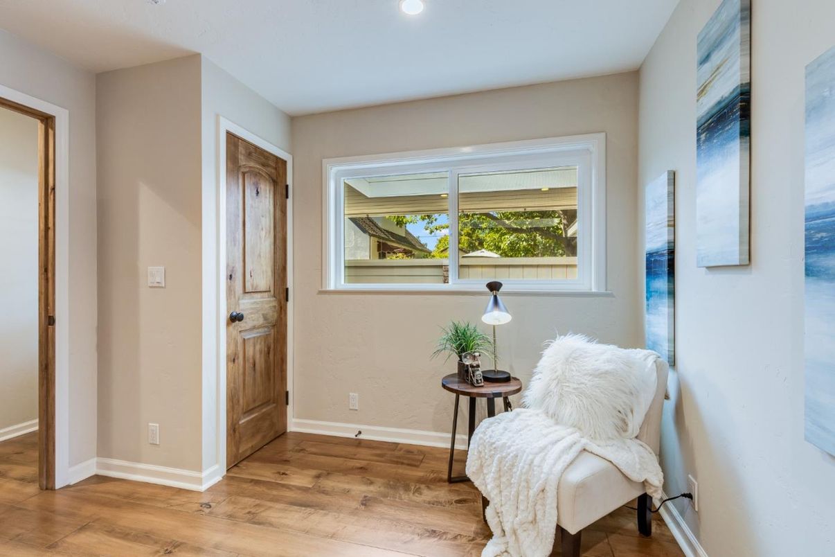 Interior, Recessed Lighting, Wood Texture Flooring