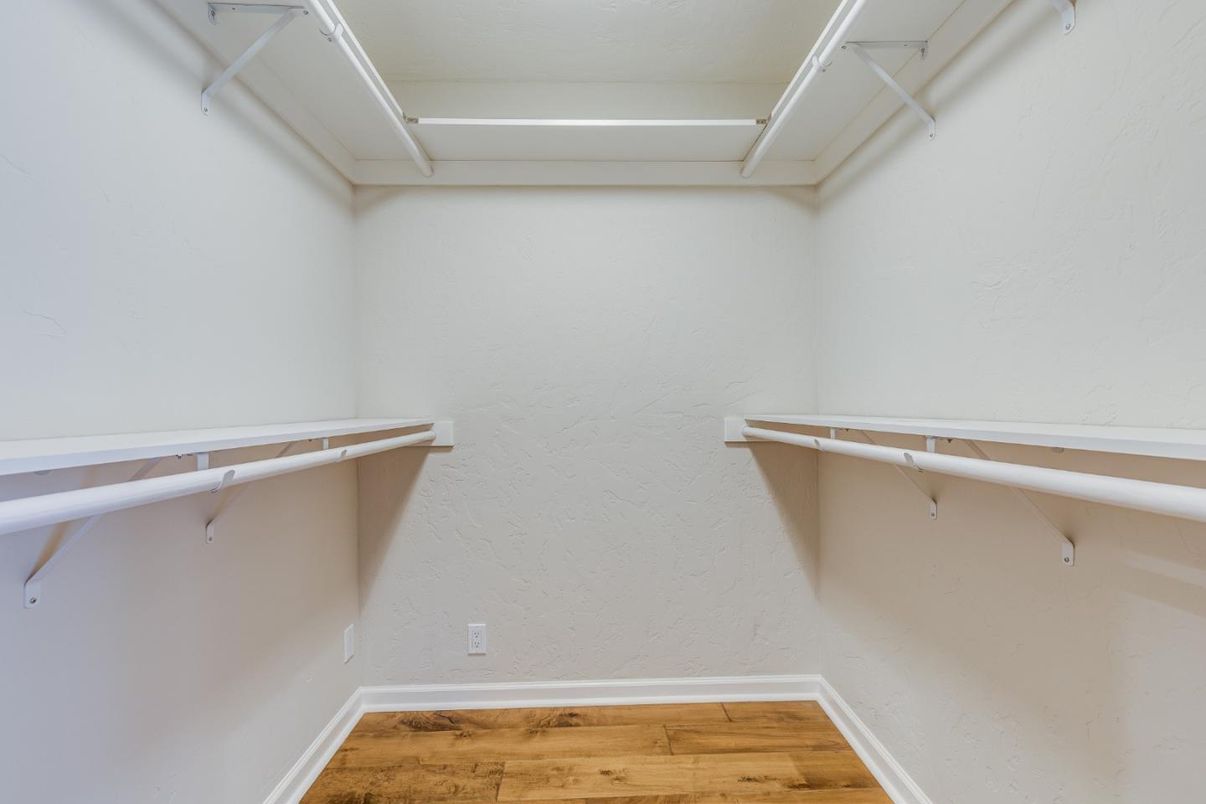 Interior, Walk-in Closets, Wood Texture Flooring