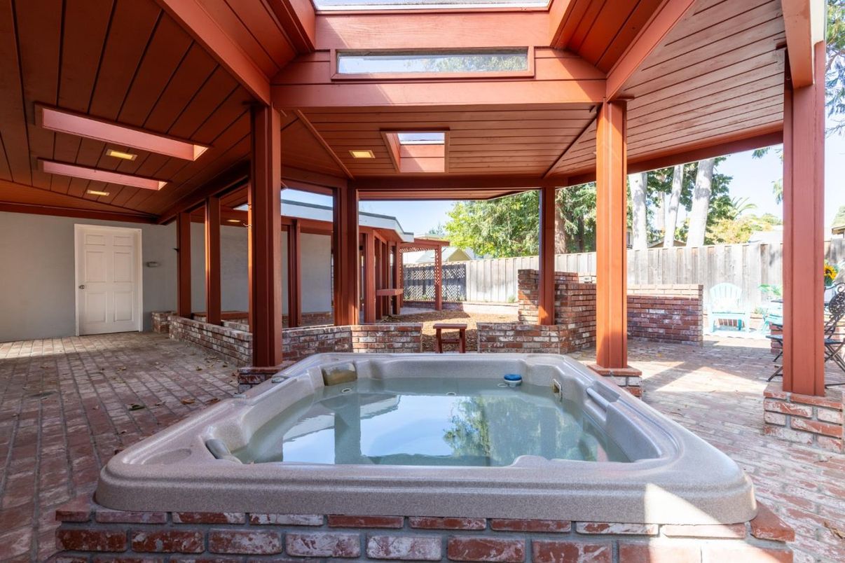 Exterior, Hot Tub