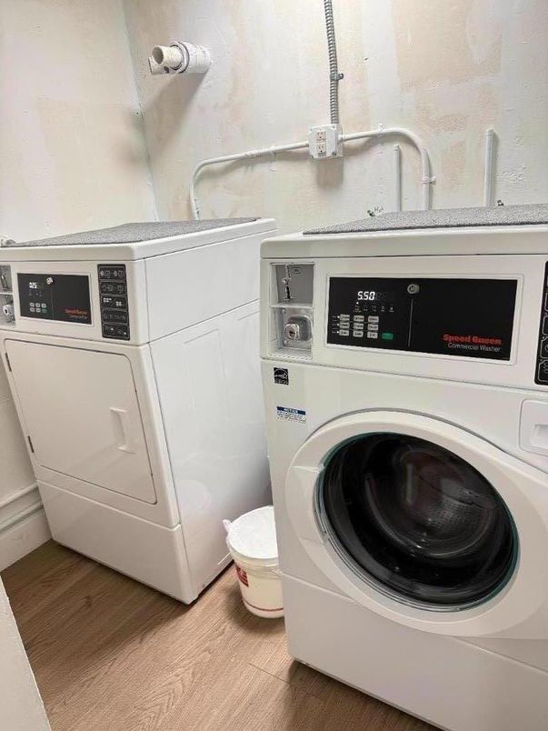 Interior, Washer, Wood Texture Flooring