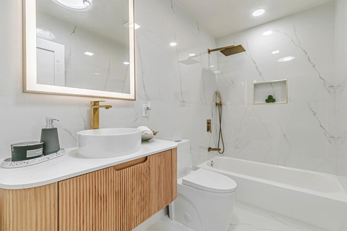 Bathroom, Interior, Marble, Marble Walls, Recessed Lighting