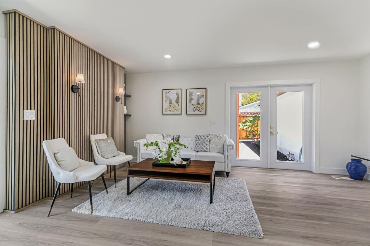 Interior, Living room, Recessed Lighting, Wood Texture Flooring