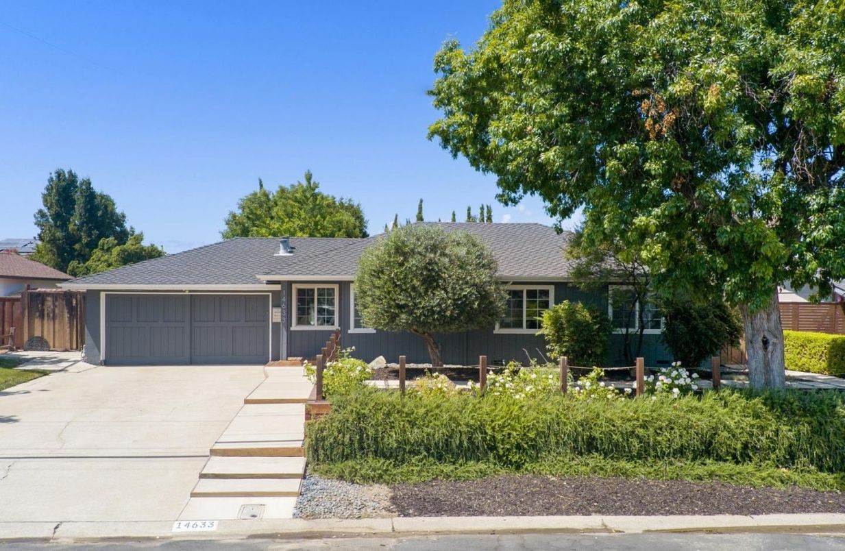 Attached, Exterior, Facade, Ranch