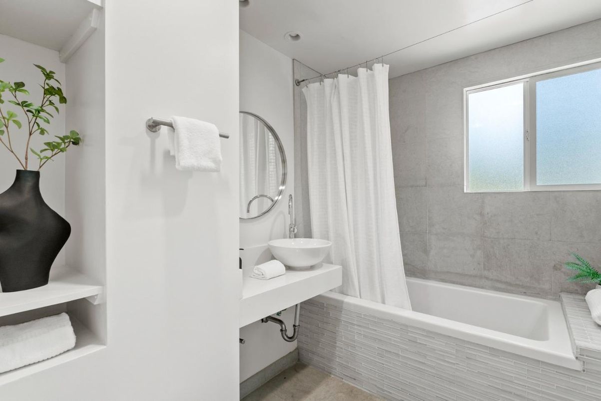 Bathroom, Interior, Recessed Lighting