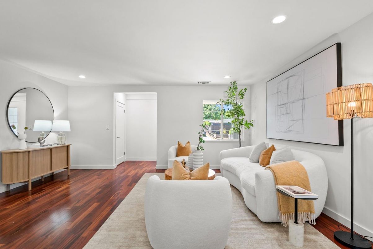 Interior, Living room, Recessed Lighting, Wood Texture Flooring