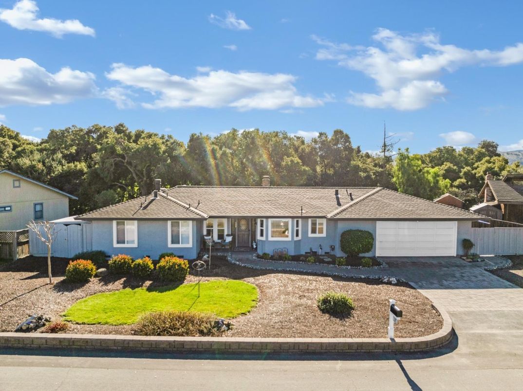 Attached, Exterior, Facade, Ranch