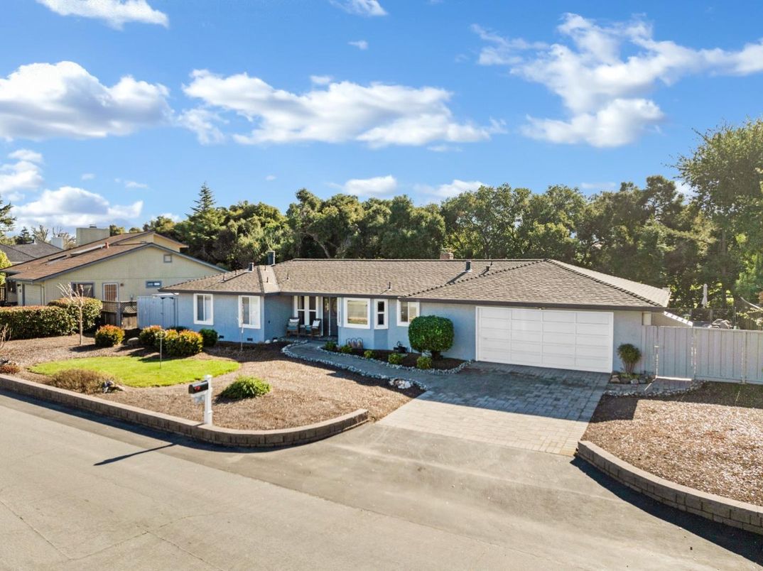 Attached, Exterior, Facade, Ranch