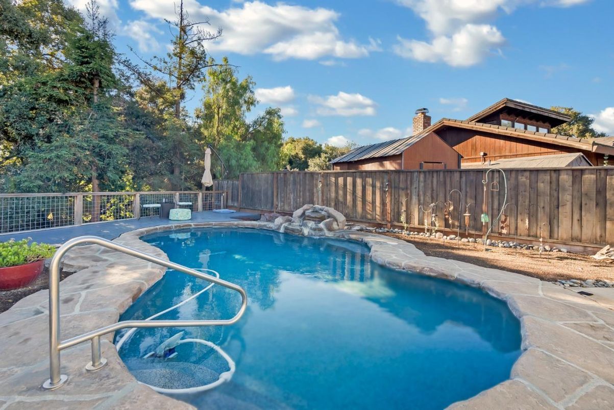 Exterior, Pool