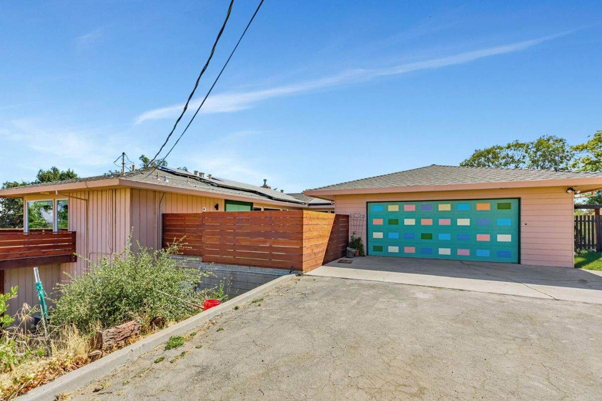 Detached Garage, Exterior