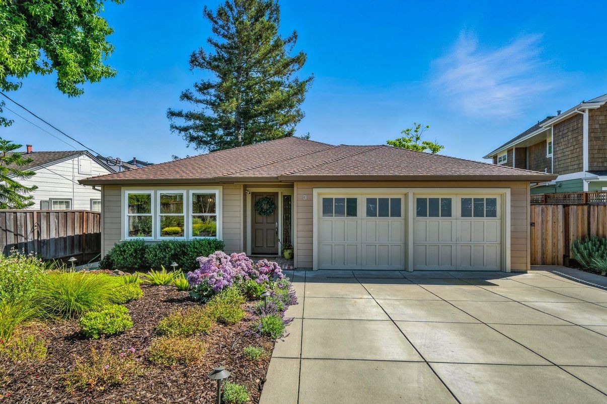Attached, Exterior, Facade, Ranch