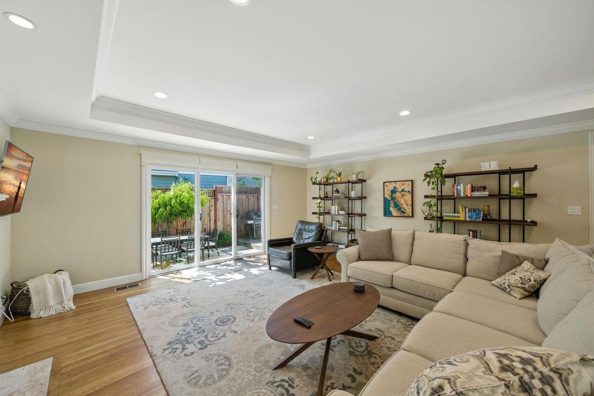 Interior, Living room, Recessed Lighting, Wood Texture Flooring