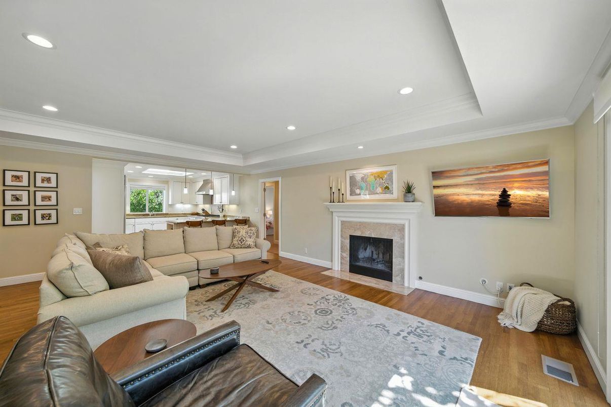 Fireplace, Interior, Living room, Pendant Lights, Recessed Lighting, Wood Texture Flooring