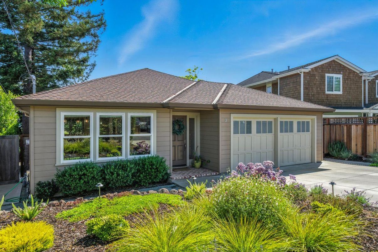 Attached, Exterior, Facade, Ranch