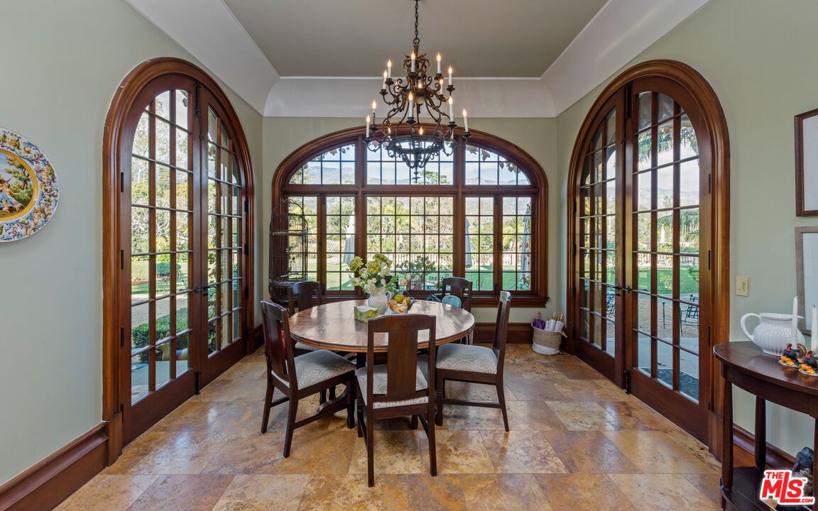 Chandelier, Dining room, Interior
