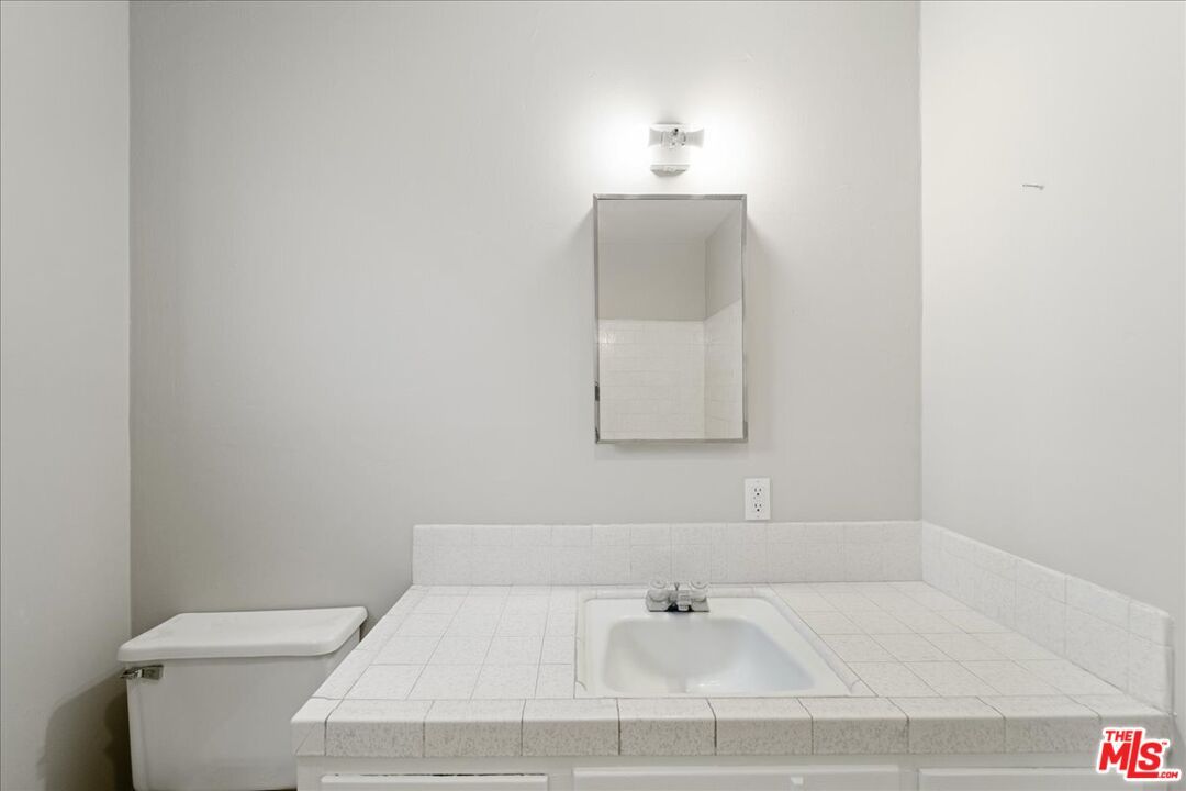 Bathroom, Interior, Tile Countertops
