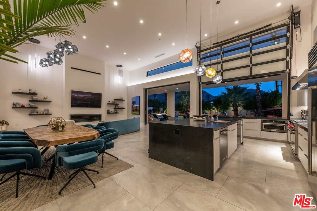 Dining room, Interior, Kitchen, Pendant Lights, Recessed Lighting, Stainless Steel Appliances