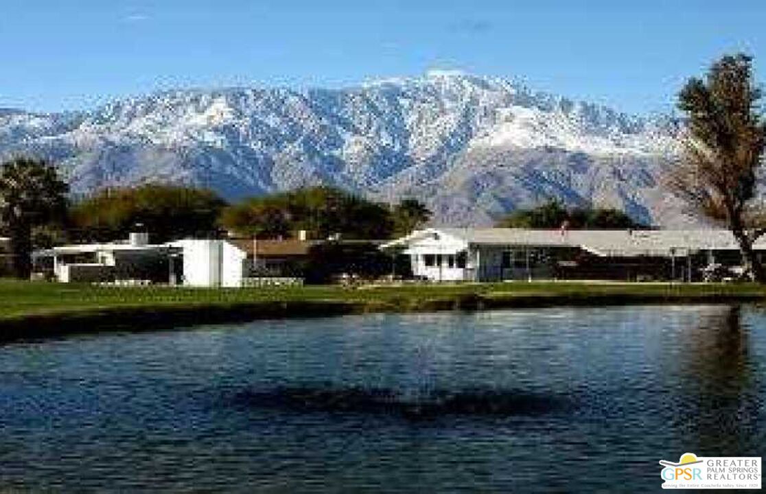 Exterior, Lake
