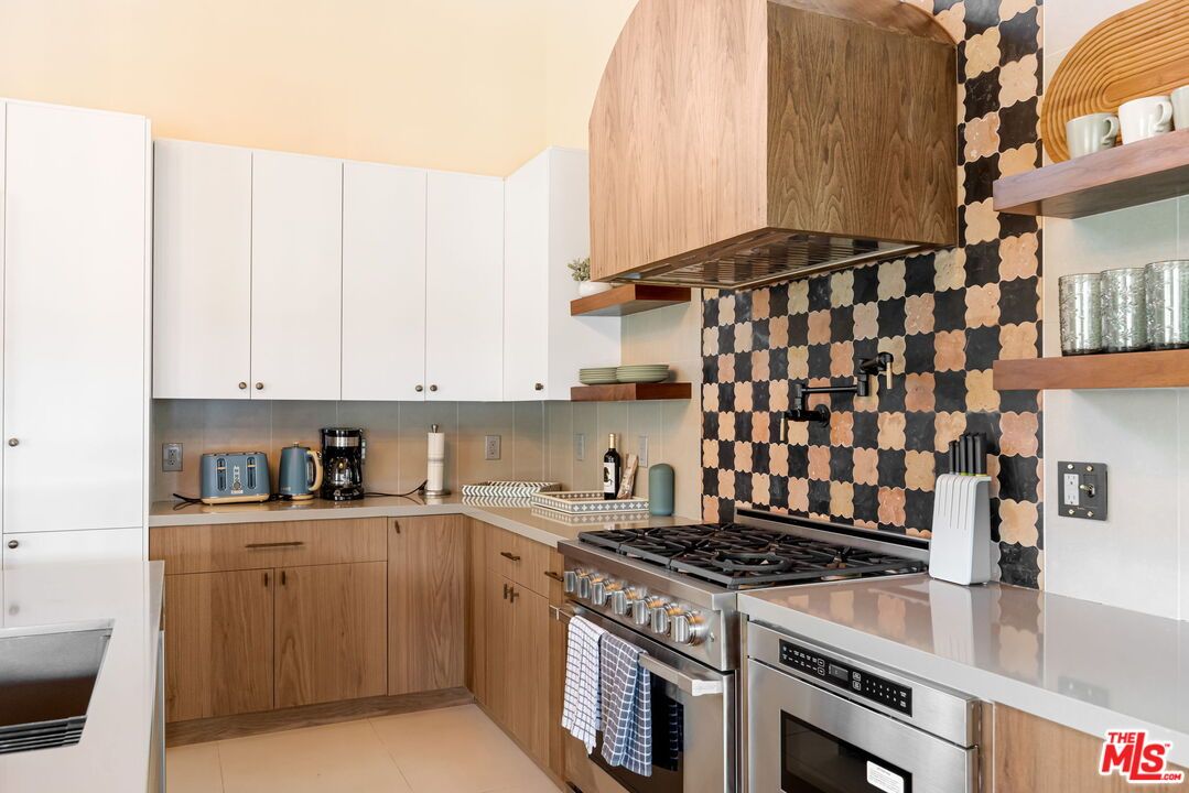 Interior, Kitchen, Stainless Steel Appliances