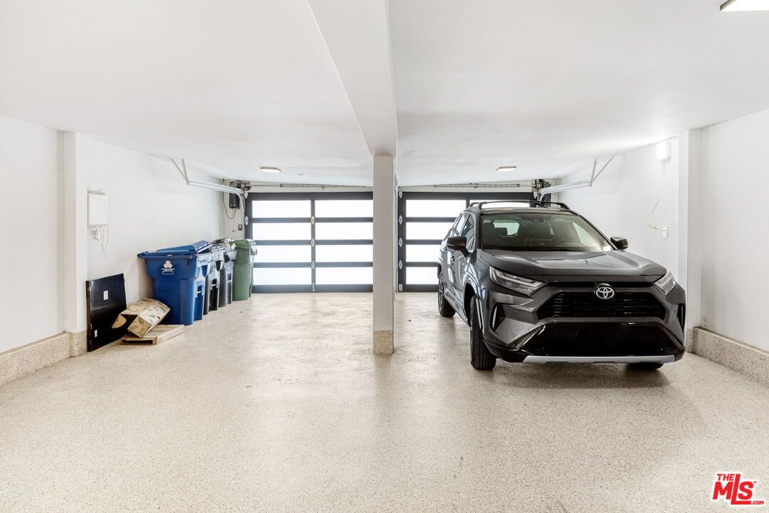Garage, Interior