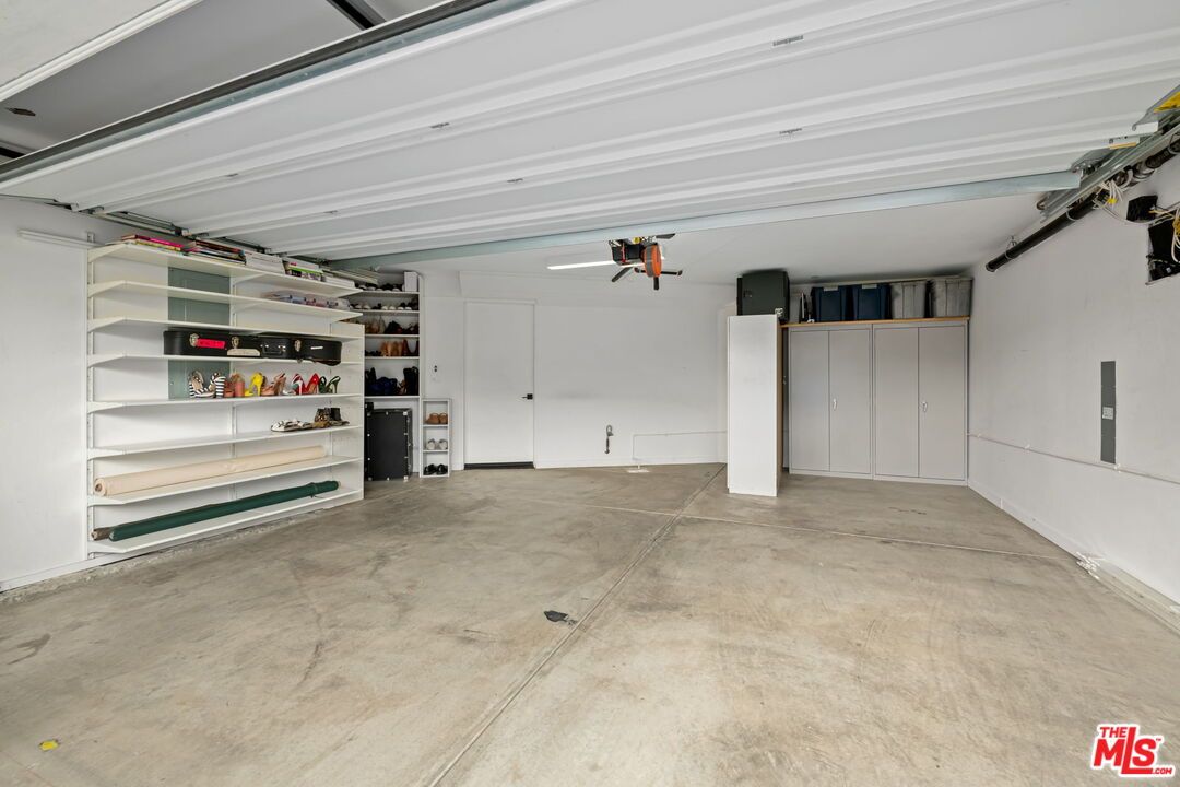 Garage, Interior