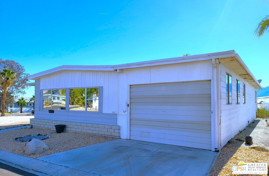 Detached Garage, Exterior