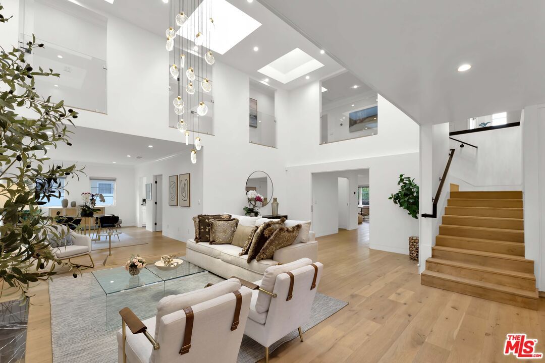 Interior, Living room, Pendant Lights, Recessed Lighting, Wood Texture Flooring