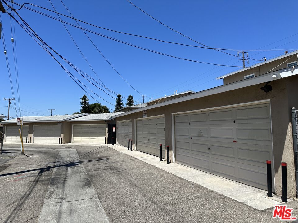 Detached Garage, Exterior
