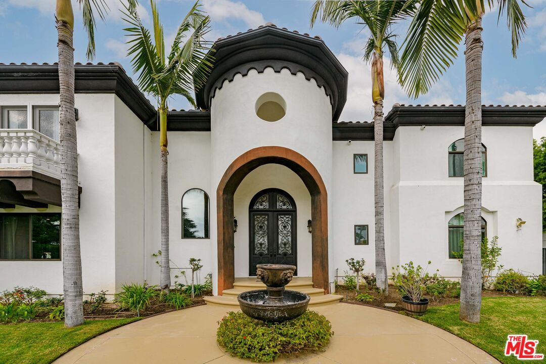 Exterior, Facade, Spanish Mediterranean