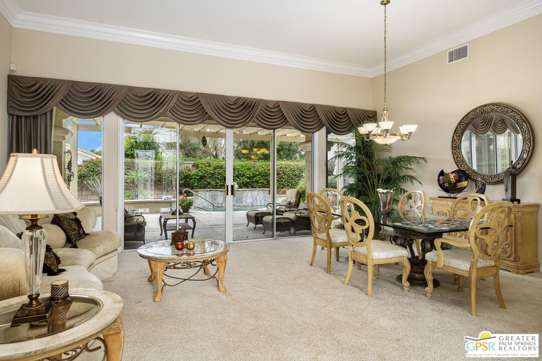 Chandelier, Dining room, Interior, Living room