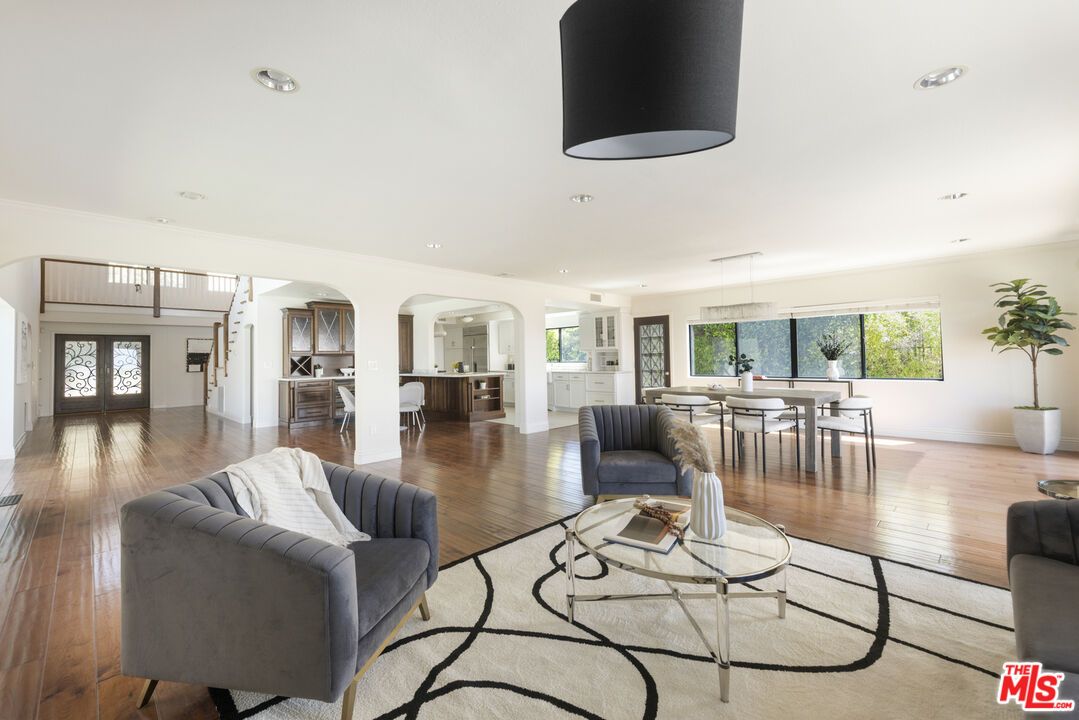 Dining room, Interior, Living room, Pendant Lights, Recessed Lighting, Wood Texture Flooring