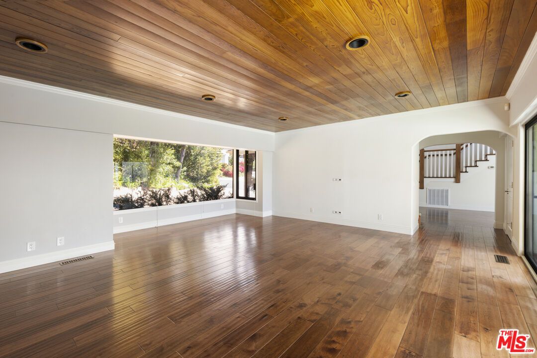 Empty room, Interior, Recessed Lighting, Wooden Ceilings, Wood Texture Flooring