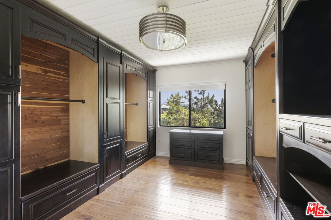 Interior, Pendant Lights, Wood Texture Flooring, Wooden Walls