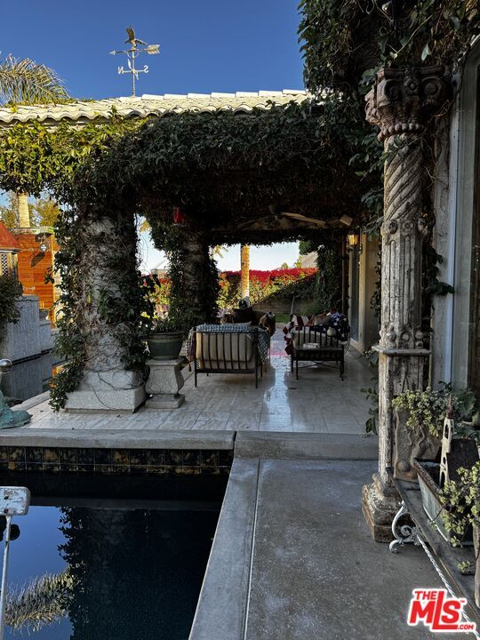 Exterior, Pool, Water