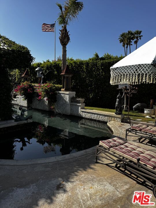 Exterior, Pool