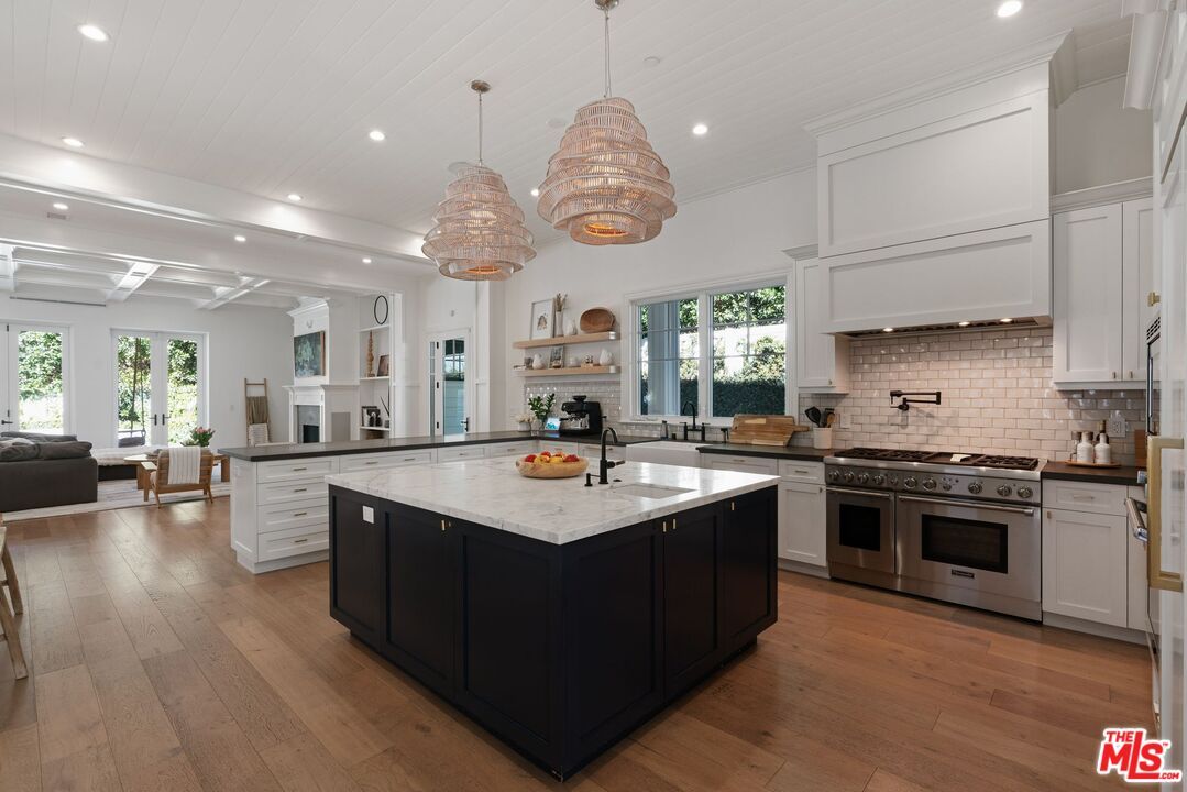 Interior, Kitchen, Living room, Pendant Lights, Recessed Lighting, Stainless Steel Appliances, Wood Texture Flooring