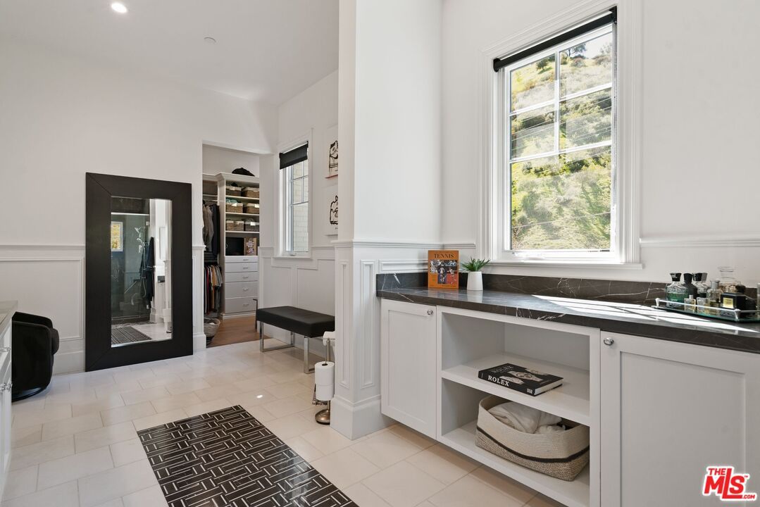 Fireplace, Interior, Recessed Lighting