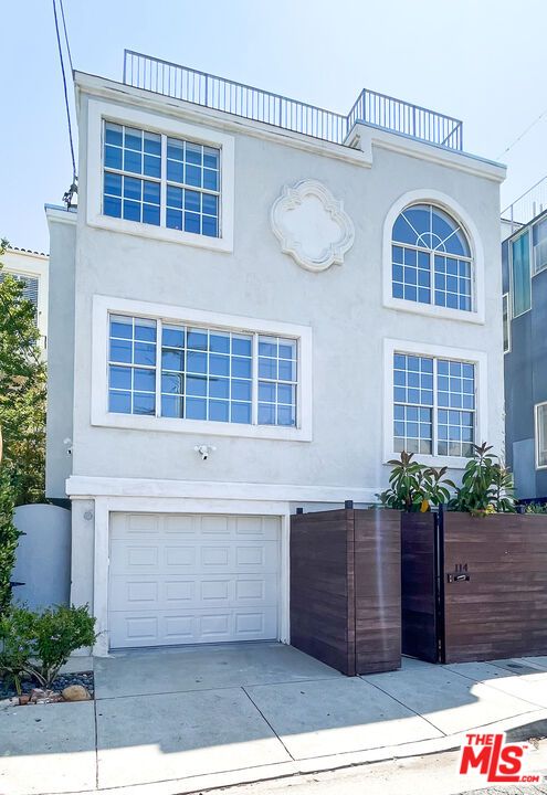 Attached, Exterior, Facade, Rowhouse