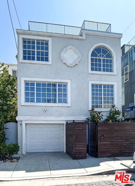 Attached, Exterior, Facade, Rowhouse