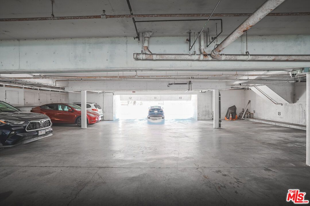 Garage, Interior