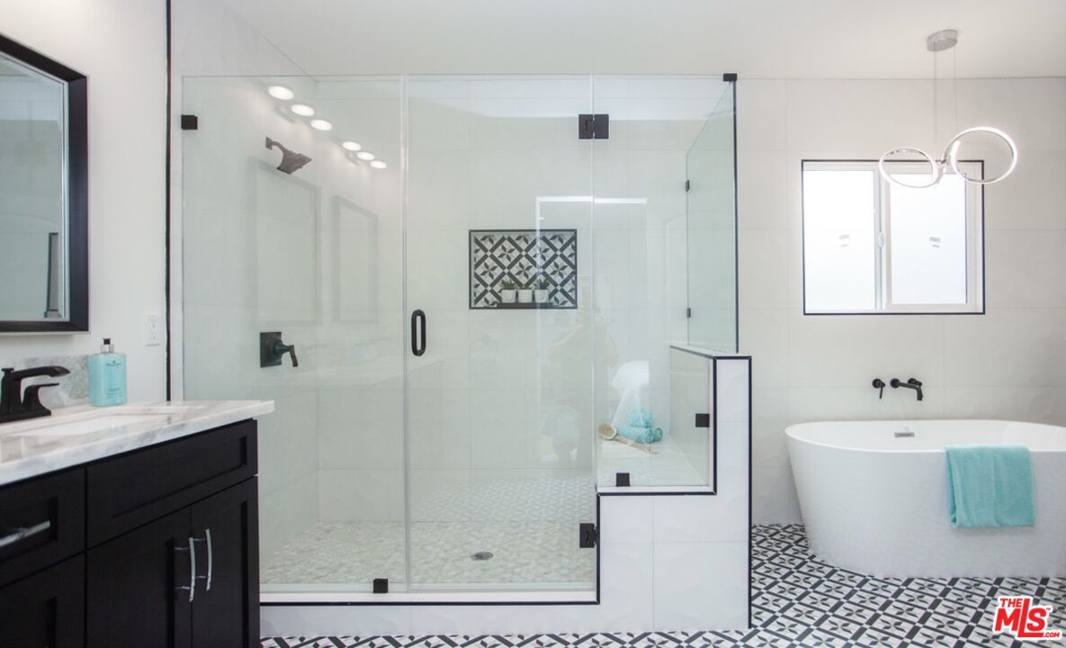 Bathroom, Free Standing Baths, Glass Shower, Interior, Pendant Lights