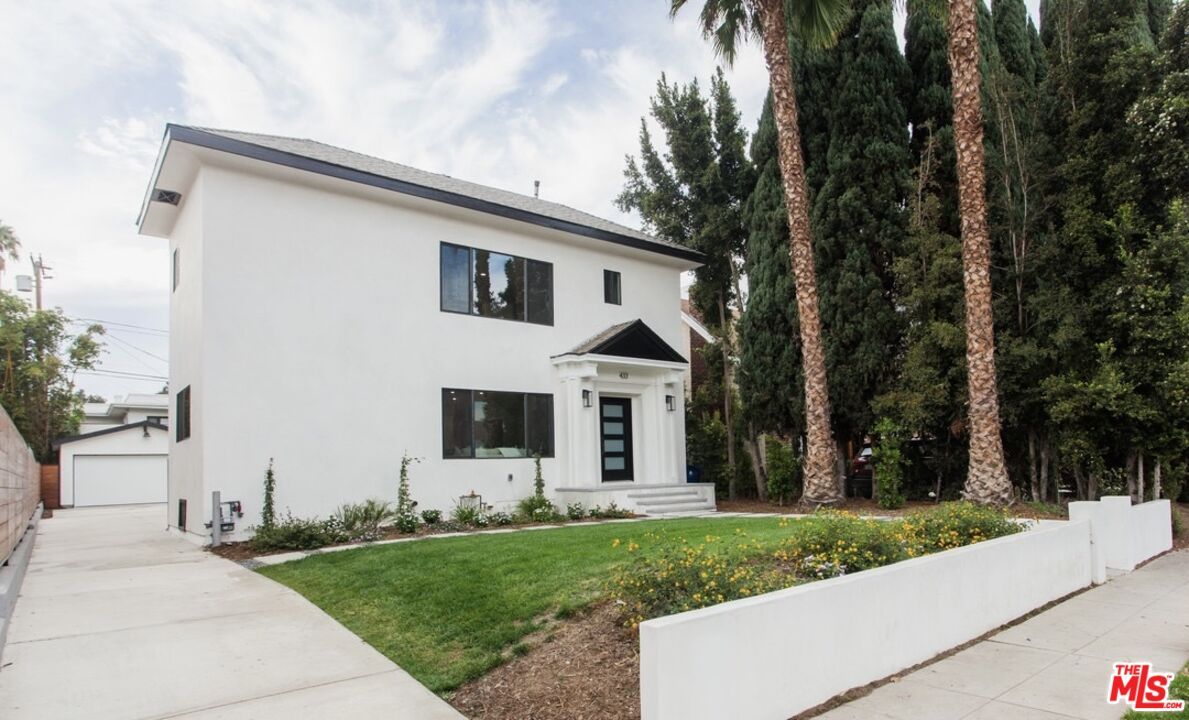 Backyard, Exterior, Facade, Modern